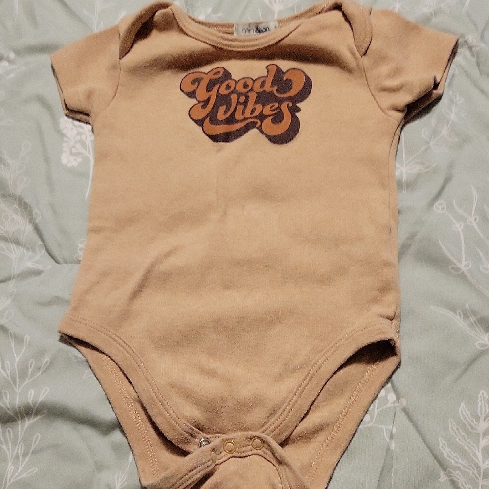 Mini Bean 'Good Vibes' Brown Unisex Short Sleeve Onesie 24m